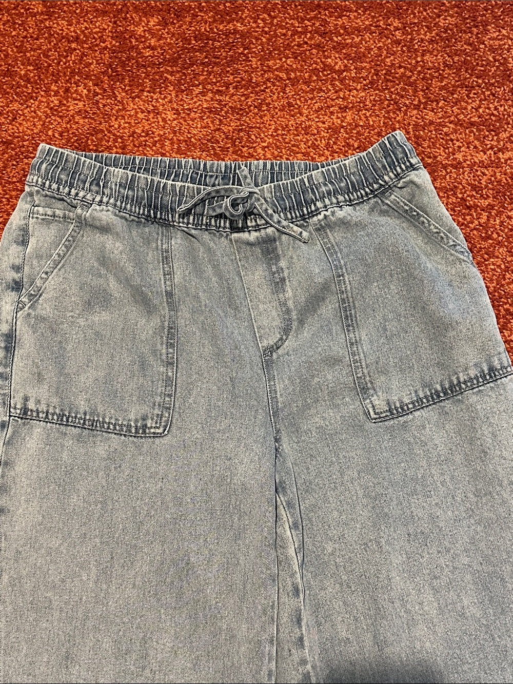 On trend wide Leg Light Wash Women’s Jeans with Elastic Waist - Picture 3 of 4
